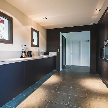 Sleeps 10 Pool Air Con Wifi *
