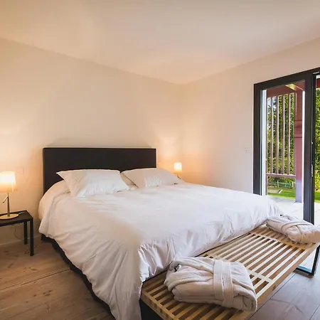 Sleeps 10 Pool Air Con Wifi Ahetze